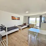 Mr Living I Modernes Mit Einzelbetten, Voll Ausgestattete Kueche, Balkon, Wlan, Parkplatz, Ideal Fuer Monteure I Gi03 I Gi02